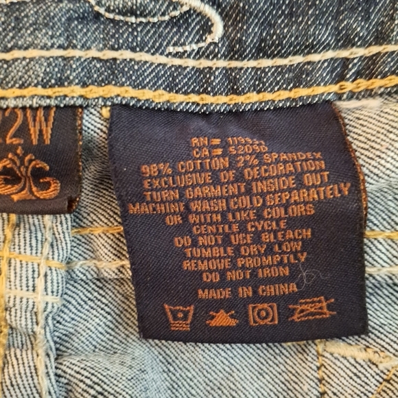 Dereon Women's Dark Blue Bootcut Jeans with Distressed Detailing - Picture 10 of 15